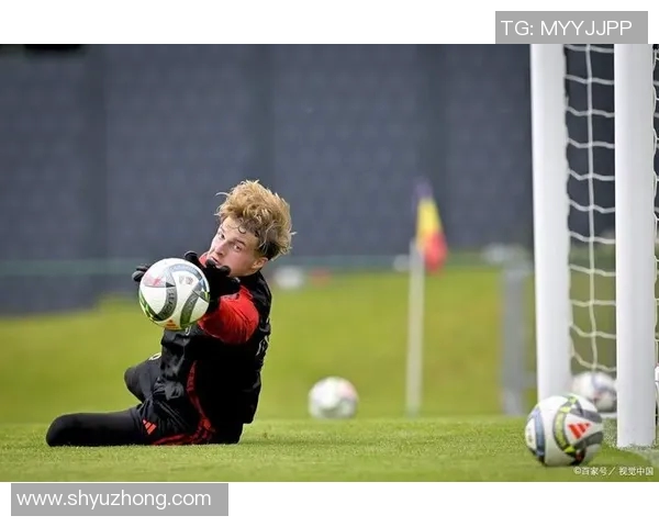 足球明星感人瞬间集锦擦眼泪视频回顾情感与激情交织的赛场故事 足球明星感人瞬间集锦擦眼泪视频回顾情感与激情交织的赛场故事